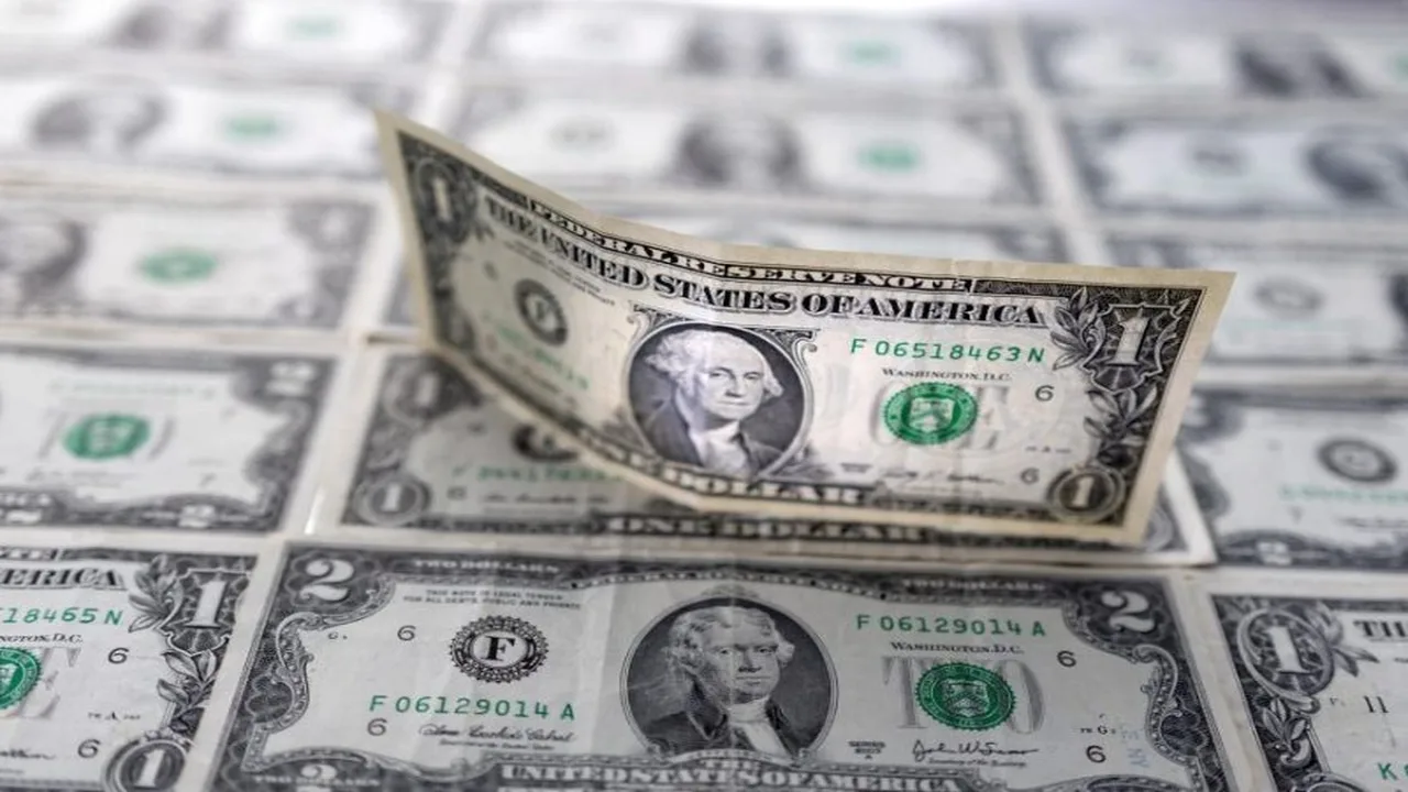 الدولار يبقى مستقراً مع ترقب لرفع الفائدة قريبا
